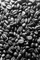 Ziarna kawy w czerni i bieli