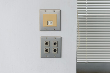 電気コンセントのプレート、マイクコンセント、メタルコンセント、視聴覚室
