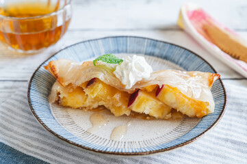 さつまいもパイ風　クリームシロップがけ