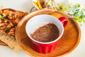 ホイップをのせたカフェラテ