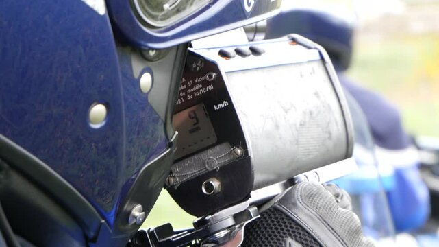 Vue serr&eacute;e d'un contr&ocirc;le de vitesse d'un gendarme