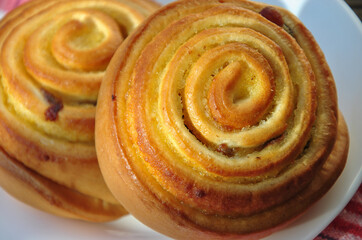 fresh delicious cinnamon bun close up