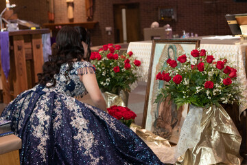 person with flowers, person with flowers in Catholic Church, sweet fifteen in church, mis quinceanera en la iglesia, mis quince in church with virgen Mary