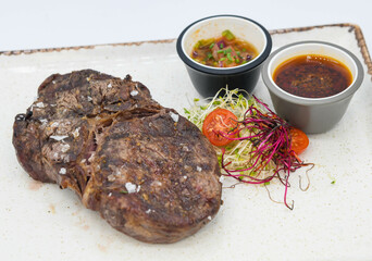 Excelentes cortes de carne de res de primera calidad.