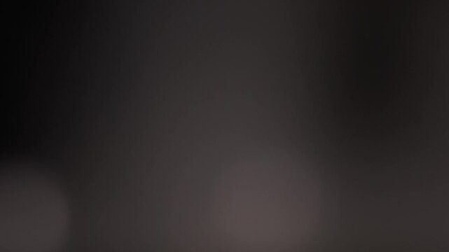 vid&eacute;o de transition, apparition de lumi&egrave;res douce argent&eacute; confus sous forme de bulles qui se rencontrent , puis fondu au noir