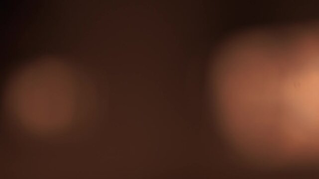vid&eacute;o de transition, apparition de lumi&egrave;res douce orang&eacute; sous forme de bulles qui se rencontrent , puis fondu au noir