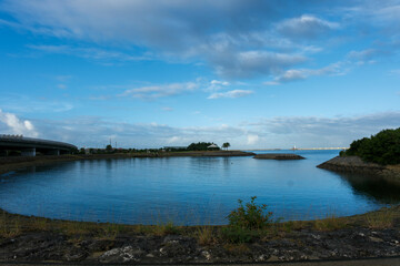 沖縄の海。那覇市の波の上ビーチで撮影