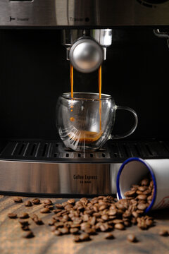 Coffee, milk and canela. The day starts with a good cup of cappuccino.