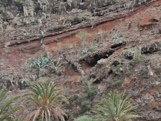 Höhlen im Berg auf La Gomera