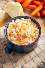 Coleslaw, made with cabbage and grated carrots, is an easy, fresh and healthy recipe known in many countries, usually served as a side dish to accompany other dishes.