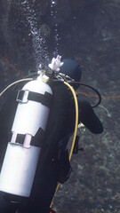 white dark sea 35