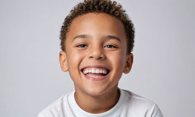 Naklejka premium A young boy with a smile on his face