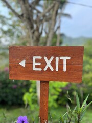 sign exit 