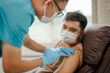 Obraz premium A doctor wearing gloves while giving vaccination, close-up with calm patient's arm, showing trust and safety in healthcare system.
