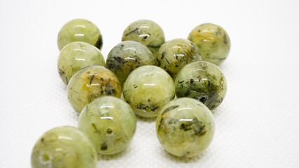 プレナイト　ルチル入り