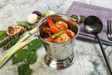Prawn with asparagus and spices