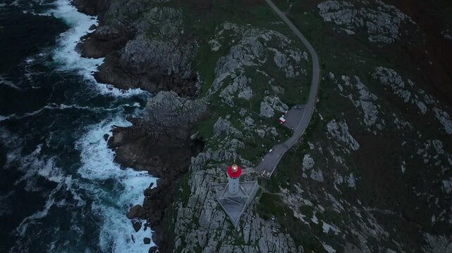 Faro de Punta Nariga de noche en Malpica Galicia