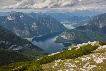 Obraz premium Five fingers summit viewpoint and Hallstater lake. Upper Austria