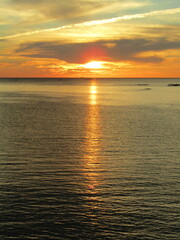 熊本県天草市牛深、日本の夕陽百選に選ばれた魚貫・黒石の美しく、幻想的な東シナ海の夕陽