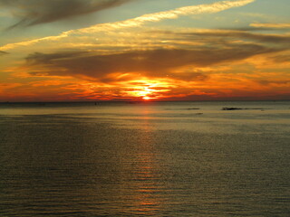 熊本県天草市牛深、日本の夕陽百選に選ばれた魚貫・黒石の美しく、幻想的な東シナ海の夕陽