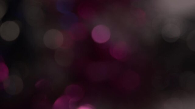 plan fixe effet de bulles de bokeh artistique qui apparaissent de temps &agrave; autres, avec fondu au noir, id&eacute;e de transition artistique