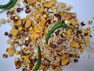 A savory mix of gram, peanuts, sprouted beans, and chilies, creating a flavorful, protein-packed, and spicy snack delight!