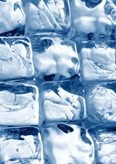 Crystal clear ice cubes