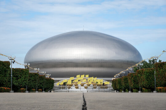 Wat Phra Phuttha Saeng Tham, a giant stainless steel dome measuring 50 meters in height and 90 meters in width, covers large Buddha image