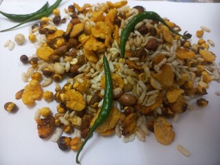 Fresh roasted salted chickpeas mix roasted peanuts,chickpeas,peas roasted chickpeas spicy dana chana mudi chuda green chilli,Roasted rice poha dry gram 