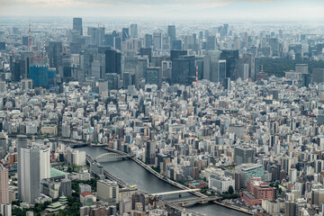 Obraz premium An aerial view on the urban scape of Tokyo, Japan