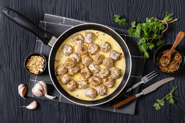 Ground poultry meatballs in a white cream gravy