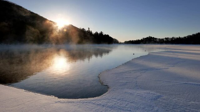 奥日光・厳冬期の湯ノ湖 朝日 02