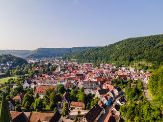 Blick über Blaubeuren aus der Vogelperspektive