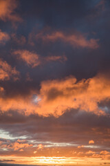 Obraz premium Beautiful skyscape with clouds at sunrise