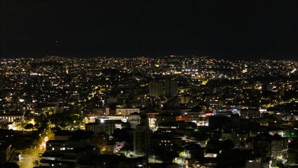 Paisagem noturna na cidade