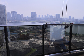 タワマンの窓拭き清掃