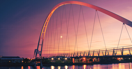 Obraz premium Infinity Bridge on dramatic sky at sunset in Stockton-on-Tees, UK.