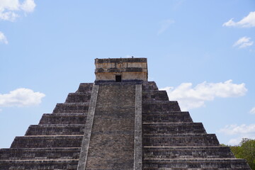 Chich&eacute;n Itz&aacute; The Temple of Kukulc&aacute;n (El Castillo)
