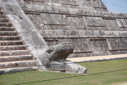 Chich&eacute;n Itz&aacute; The Temple of Kukulc&aacute;n (El Castillo)
