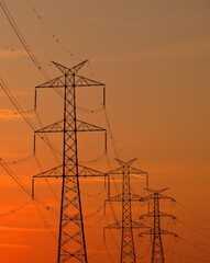 Energetyka. Słupy wysokiego napięcia.