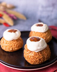 Choux a la crème et au praliné noisette