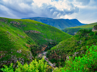 Obraz premium Tradouw River flowing through gorge with Langeberg Mountains and lush vegetation, Suurbraak, Overberg, Western Cape, South Africa