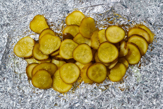 sliced pickled cucumbers