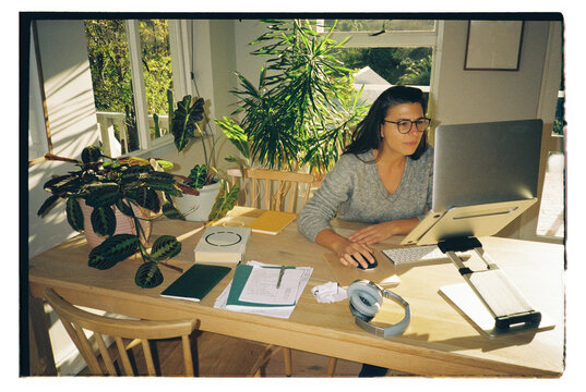 UGC flash home office