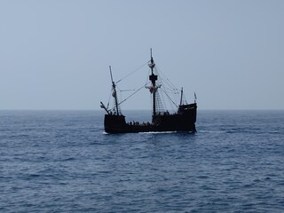 Obraz premium old ship in the sea