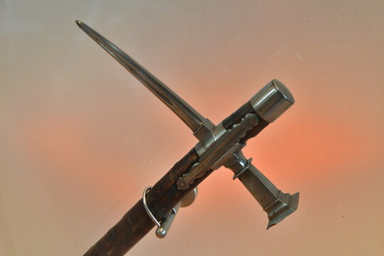 ANTIGUO MARTILLO DE COMBATE