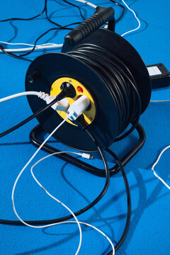 Electrical cables and sockets