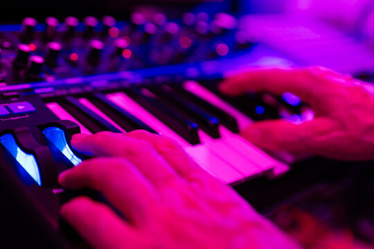 Playing on a synthesizer