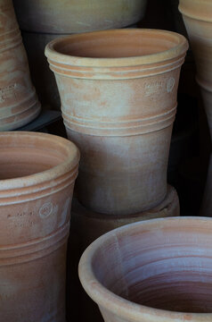 Clay cultivation pots at commercial garden