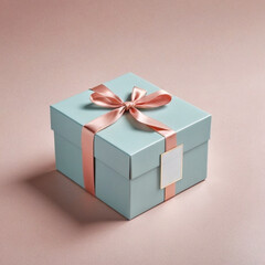 Fototapeta premium Caja regalo con una etiqueta en blanco y un lazo rosado